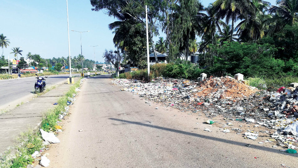 Stop dumping Bar wastage on Ring Road