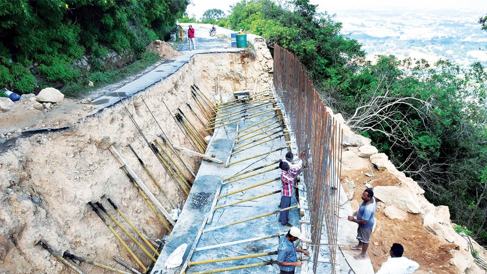 Chamundi Hill Roads repaired, asphalted