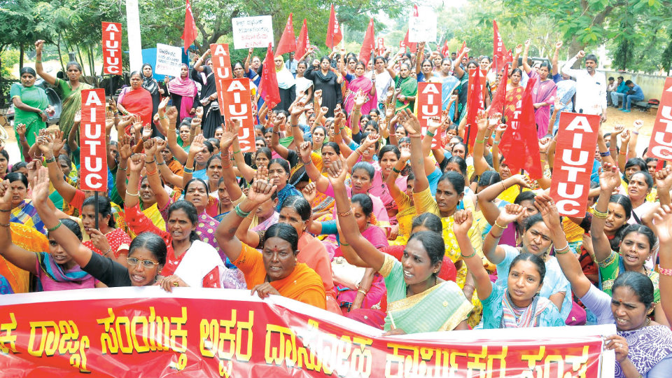 Akshara Dasoha workers stage demonstration