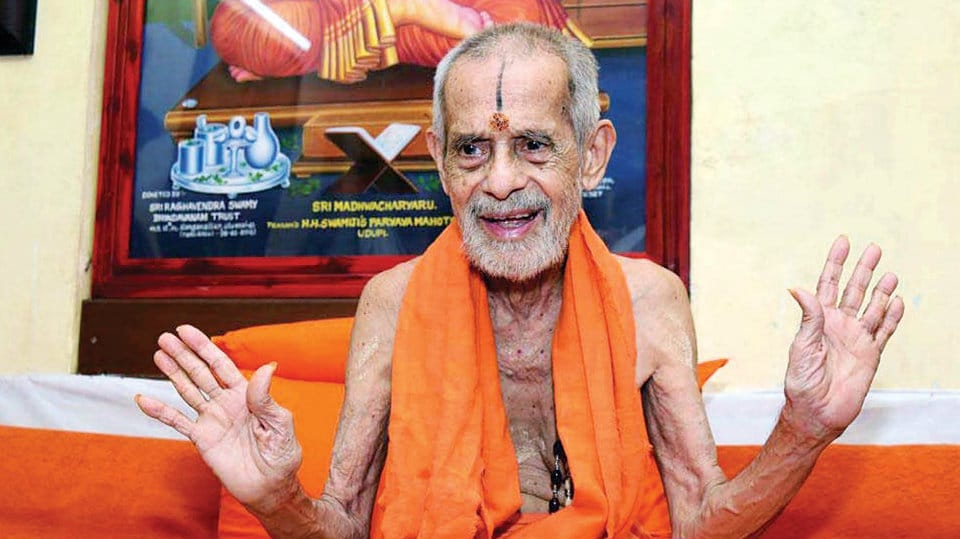 Pejawar Seer hospitalised in Manipal with breathing difficulty
