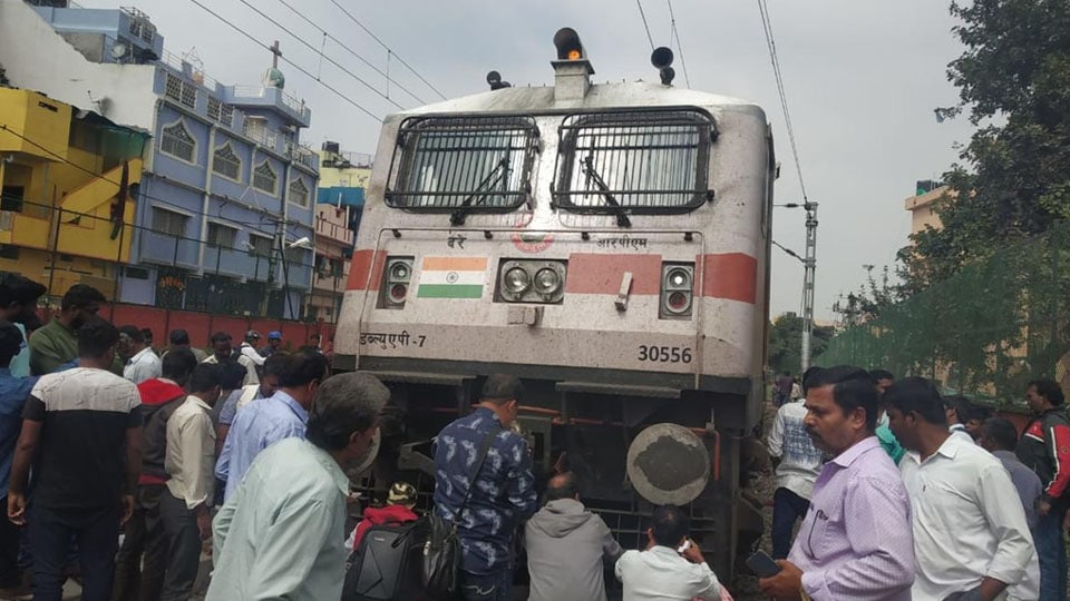 Malgudi Express engine derails near Bengaluru