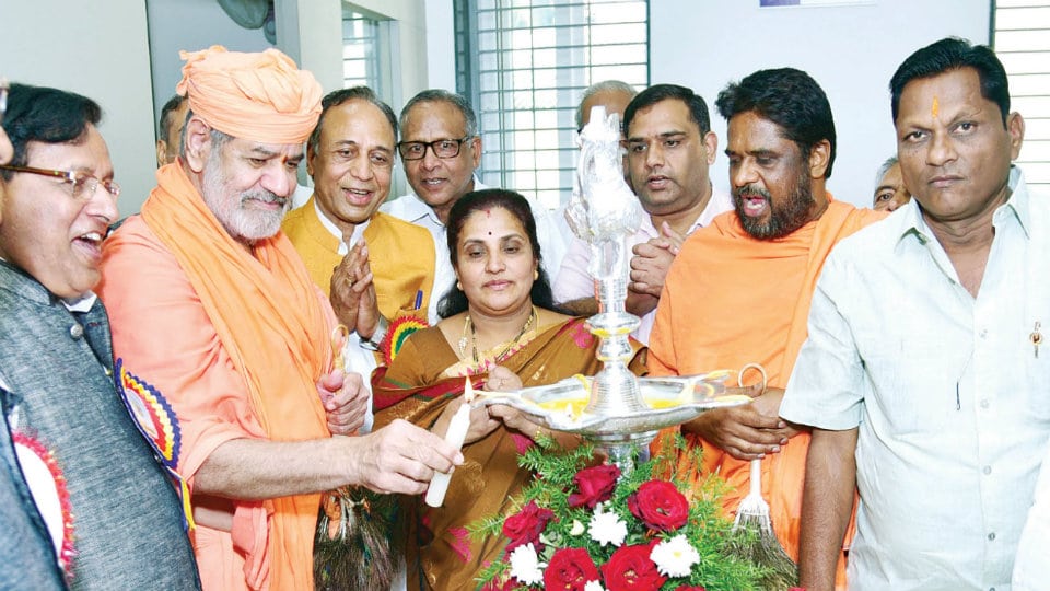 Jain Swamijis inaugurate Dialysis Centre in city