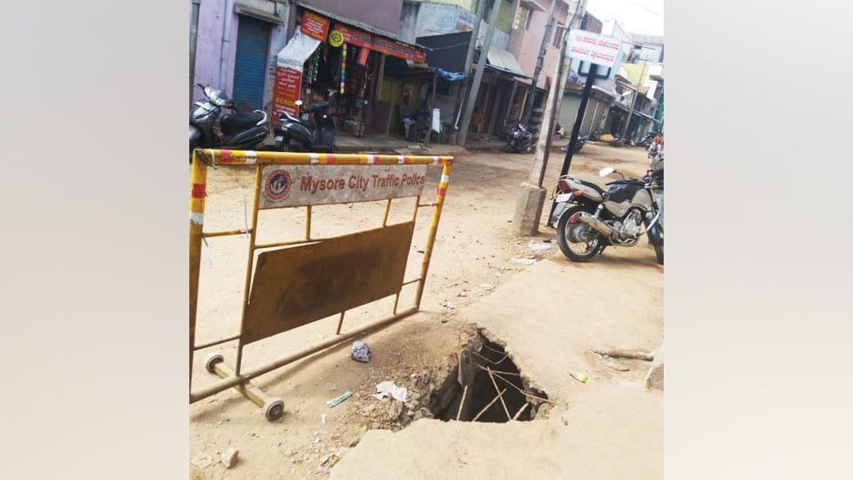 Damaged drain cover posing danger on Akbar Road Cross