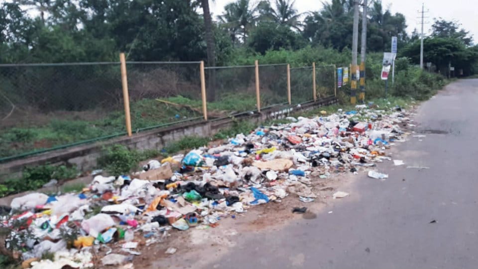 Garbage heap not cleared at Rajarajeshwarinagar