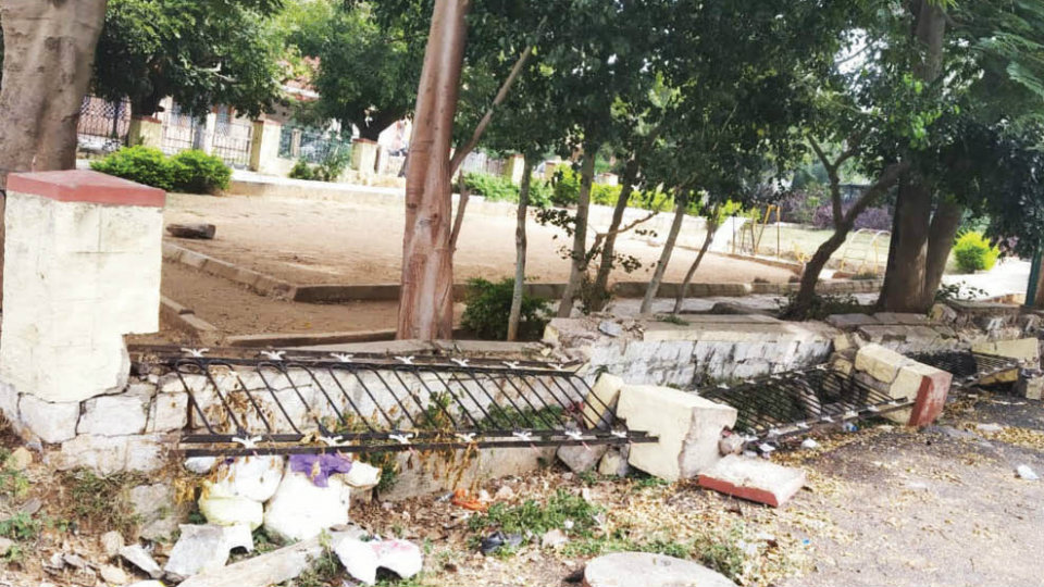 Repair fallen park compound  at Raghavendranagar