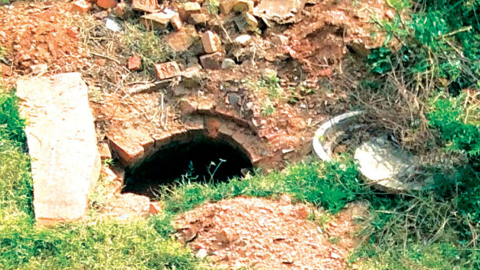 Incomplete manhole works posing danger to Rajivnagar residents