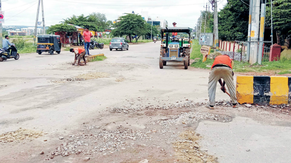 Pathetic condition of Kalidasa and Vijayanagar Roads