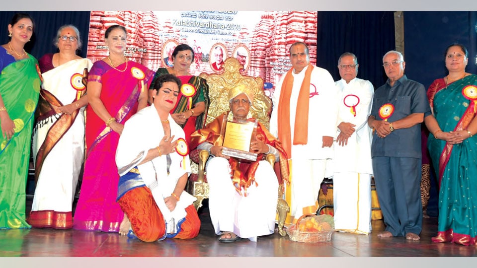 ‘Tatva Vidyanidhi’ award conferred on Dr. Bannanje Govindacharya