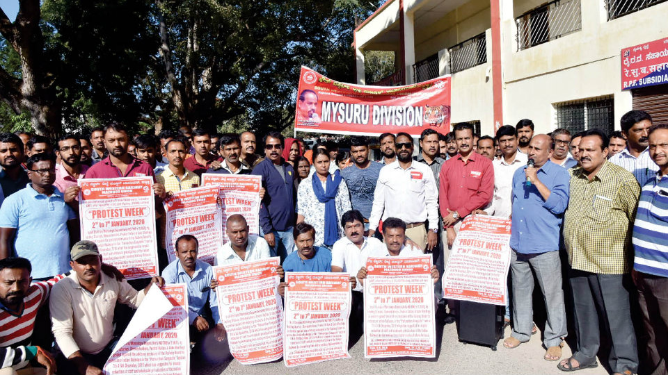 Railway Mazdoor Union opposes privatisation move