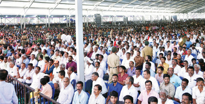 Prime Minister Narendra Modi addressing the gathering at Tumakuru-1