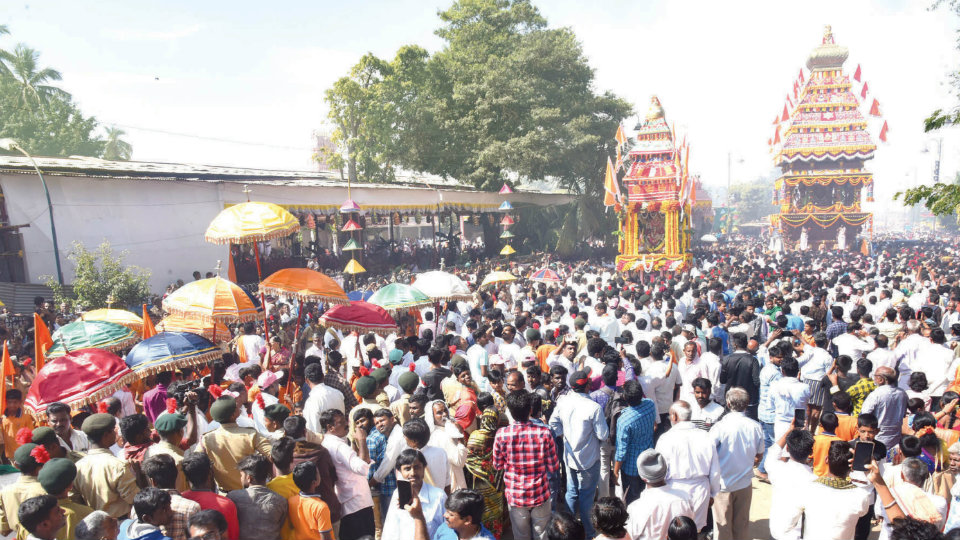 Devotees swarm Suttur for Rathotsava
