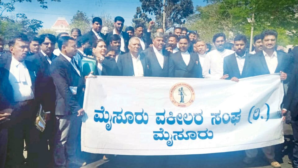 City Advocates boycott Court protesting against Siddharamaiah’s statement