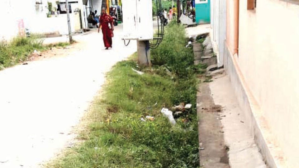 Plea to clean blocked drain at Kalyangirinagar
