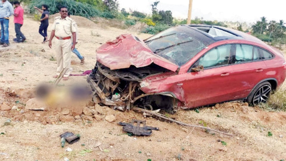Hospet car accident kills two
