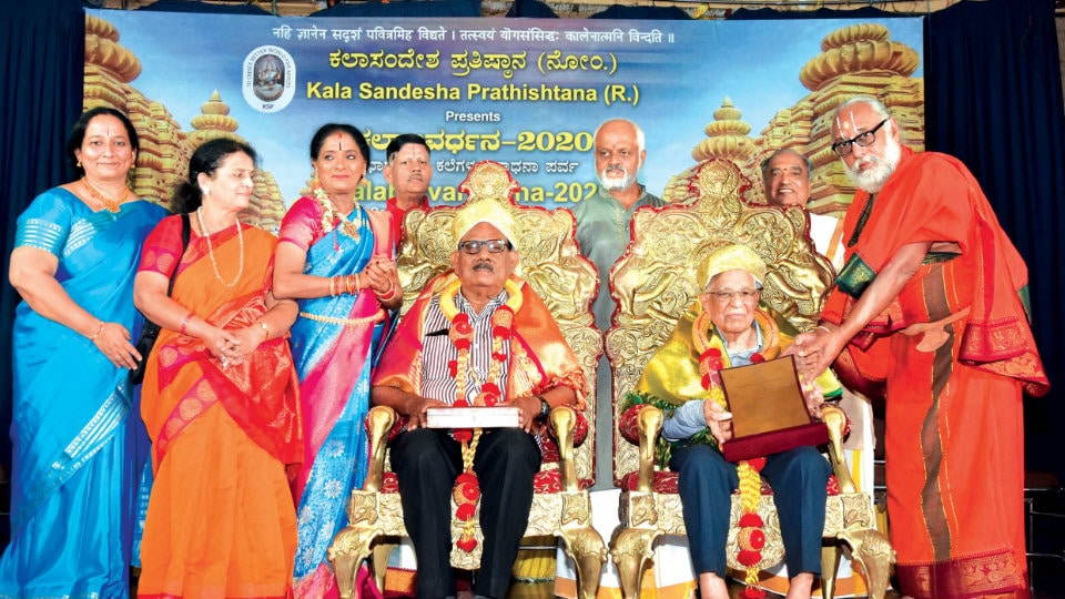 ‘Anarghya Kala Poshaka’ awards conferred