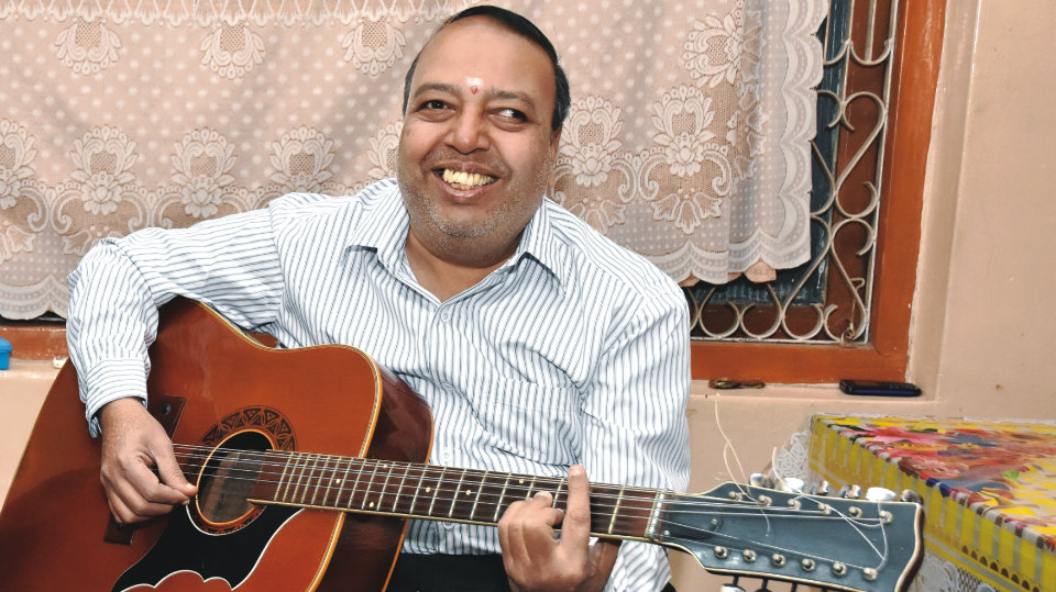 Striking the right chord: City artiste rubs shoulders with music greats