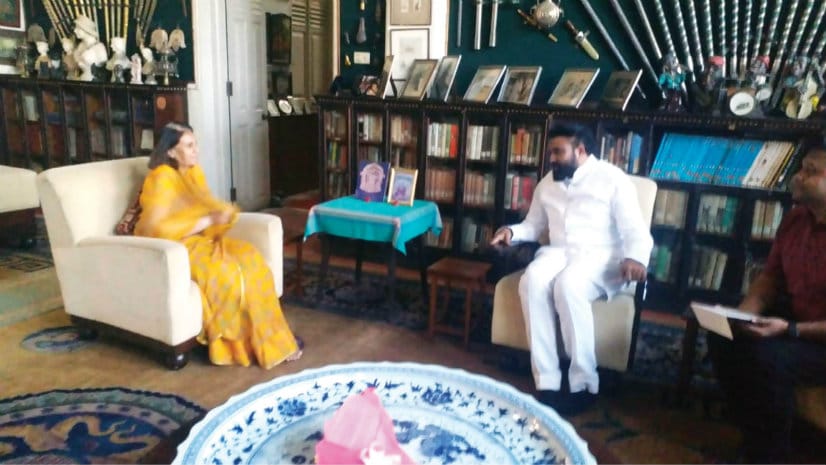 Minister Sriramulu invites Pramoda Devi-1