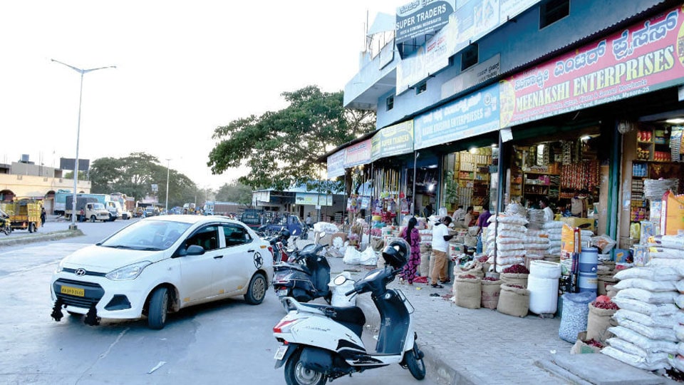 Traders warned against selling groceries at higher rates