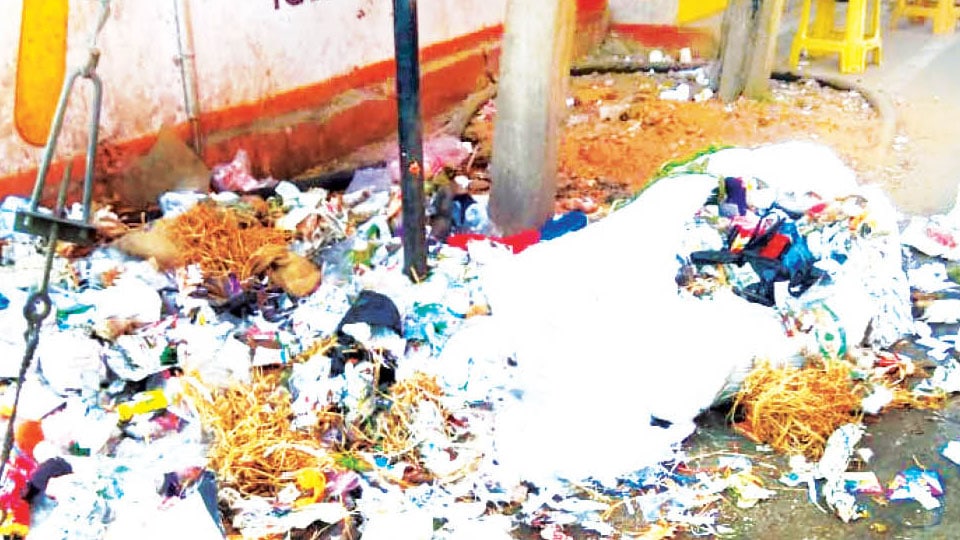 Garbage heap an eyesore on D. Devaraja Urs Road