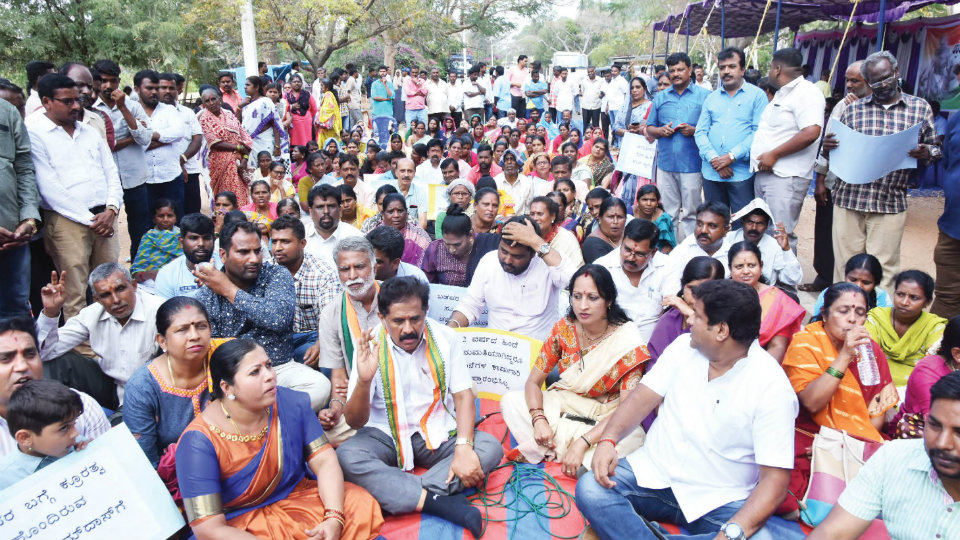 Ex-MLA lashes out at MLA Ramdas for stalling Housing Projects for poor