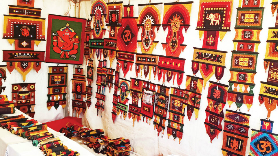 Handicrafts Expo-cum-Sale at Urban Haat to conclude on Feb. 9