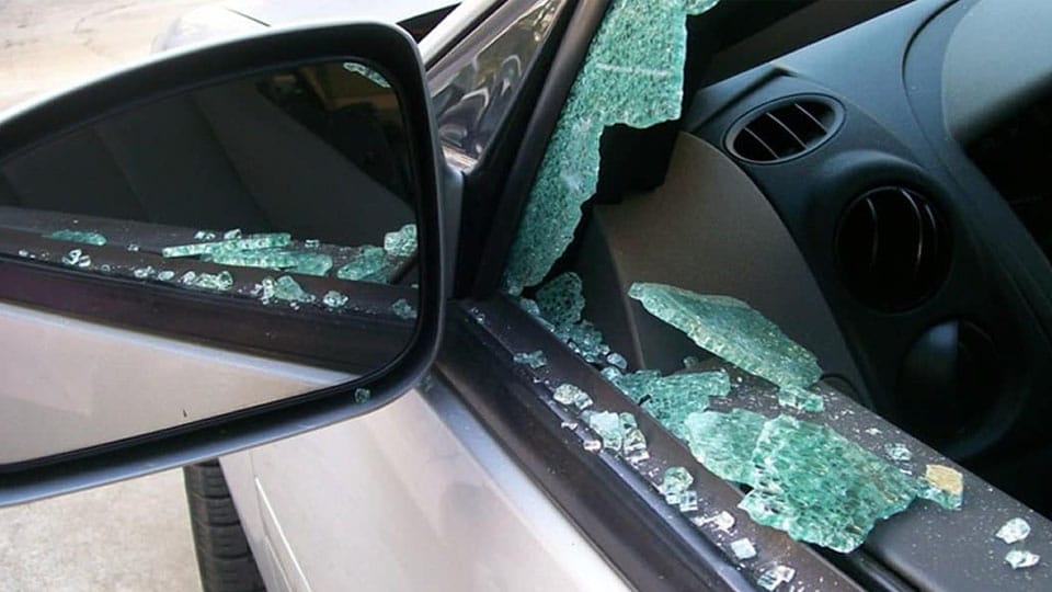 Miscreants break car glass; decamp with Rs. 1 lakh cash