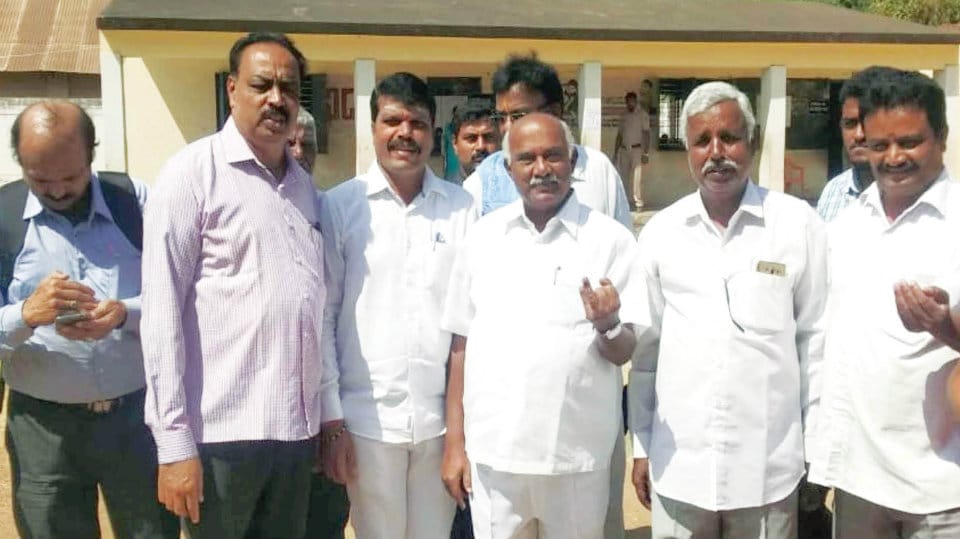 Hunsur votes for electing CMC