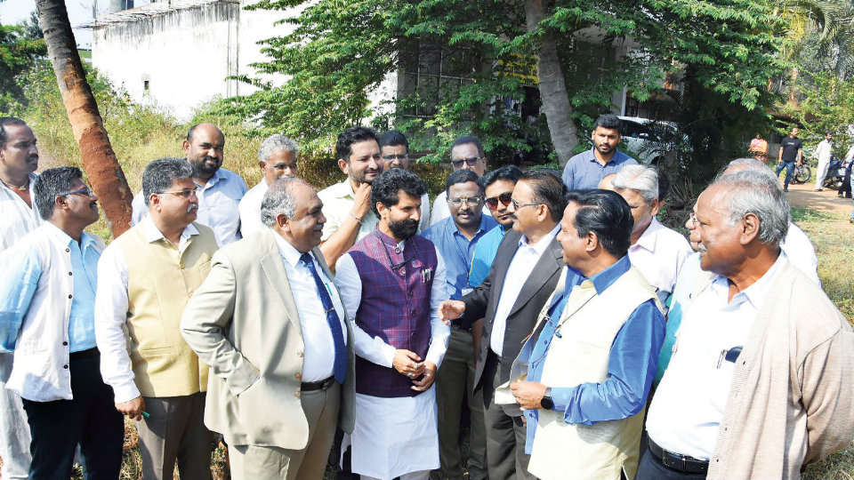 Minister C.T. Ravi inspects site of Classical Kannada Centre