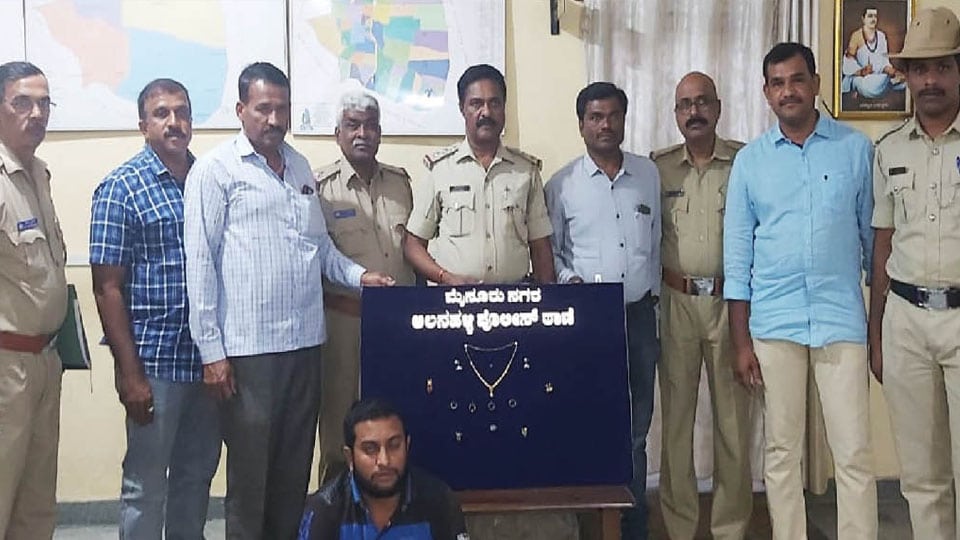 Man held for burgling relative’s house: Rs. 2.5 lakh worth gold ornaments recovered