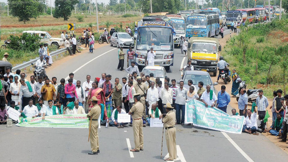 Cauvery agitation: State withdraws 51 cases against farmers
