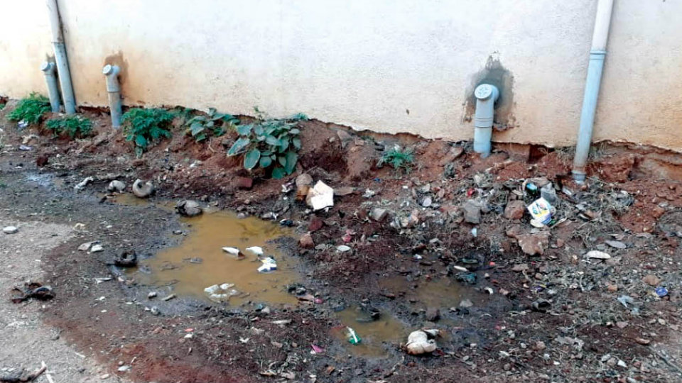 Plug leaking sewage pipe at Rajivnagar 2nd Stage
