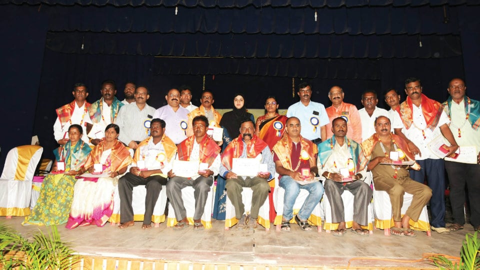 ‘Karmika Samman Divas’: Workers from unorganised and other sectors honoured