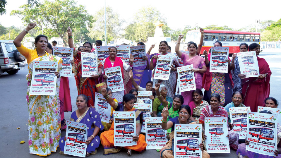Women Congress workers stage protest against bus fare hike