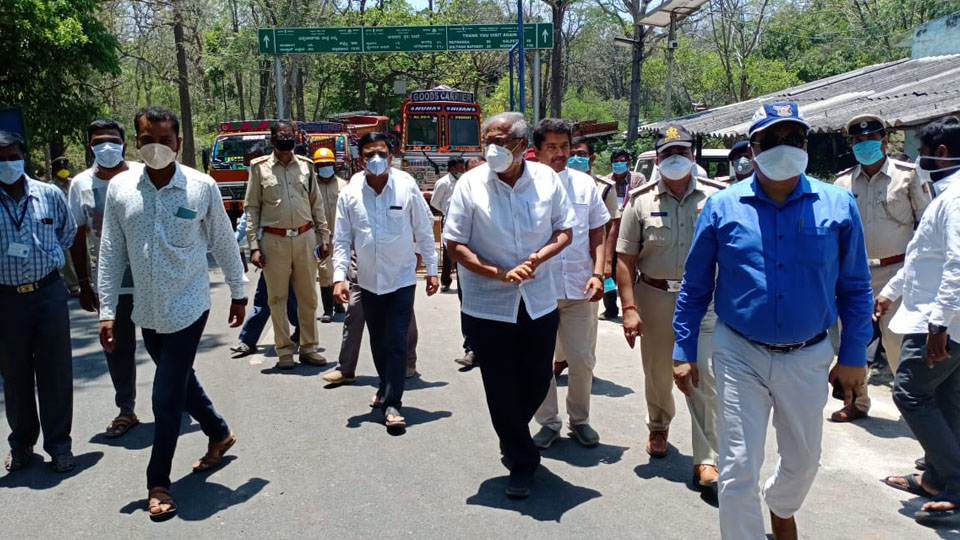 Chamarajanagar District Minister visits Moolehole check post