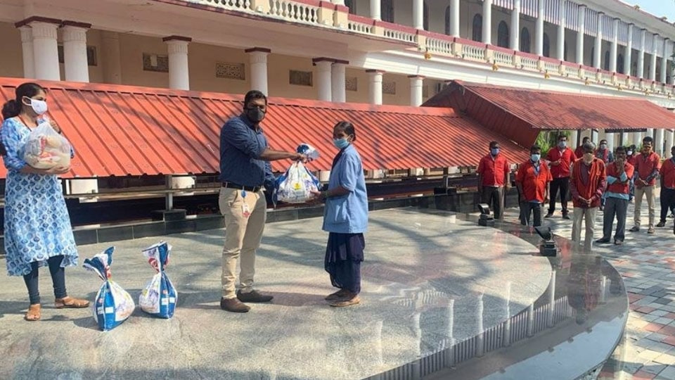 Ration kits distributed to porters and  house-keeping staff at City Railway Station