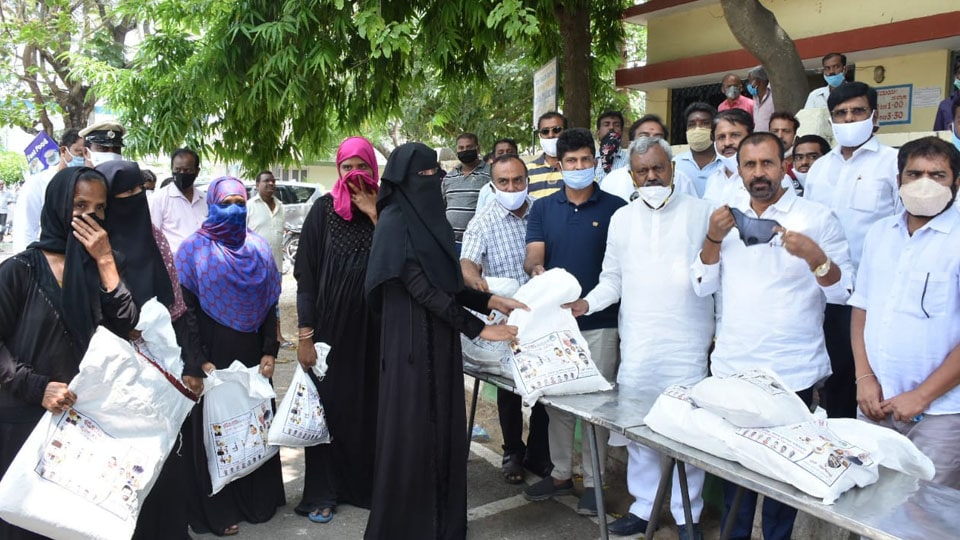 District Minister distributes grocery kits to Muslim community families at Tilaknagar