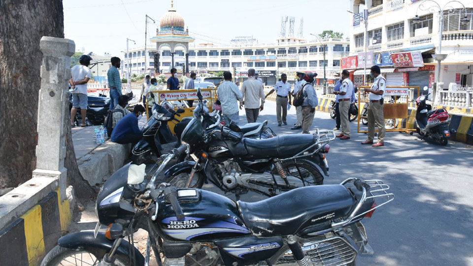Fake Traffic Pass: 12 two-wheelers seized