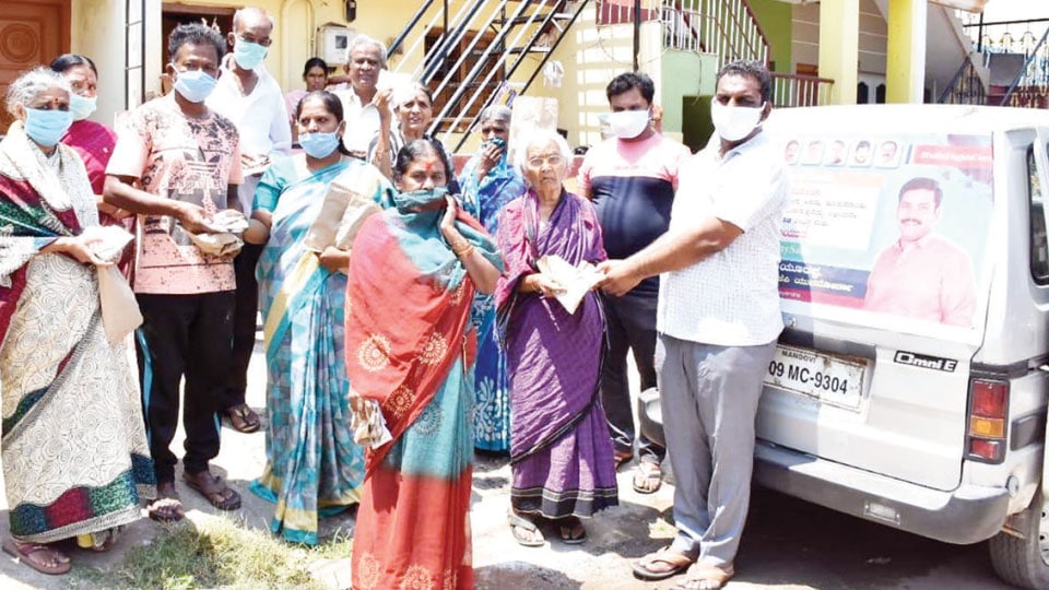 Vijayendra fans disburse medicines to patients