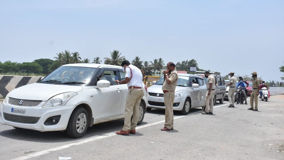 Tight vehicle screening Mysuru-Bengaluru Highway