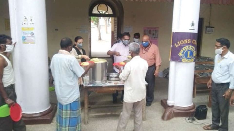 Lions Mysore West contributes towards COVID-19 relief