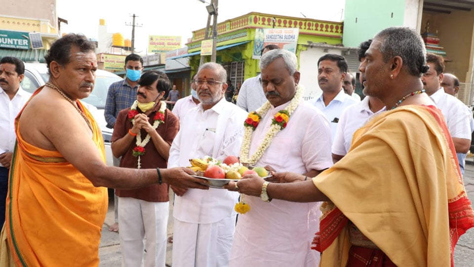 District Minister visits Chamundi Hill, Palace and Bishop House