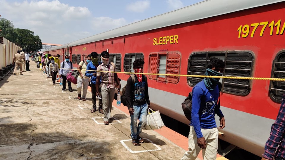 Another Bihar-bound Shramik Special  ferries 1,164 migrants from Mysuru