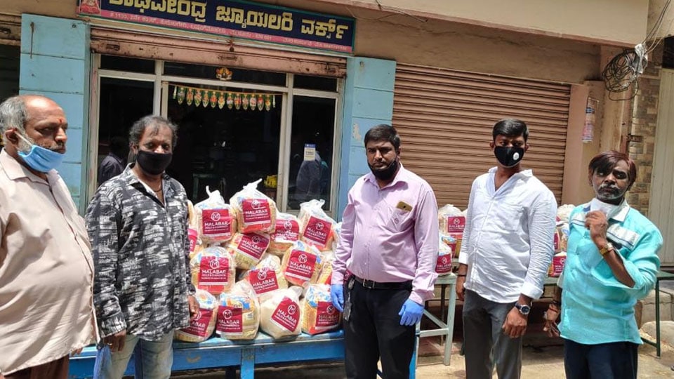Malabar donates grocery kits to Goldsmith Association