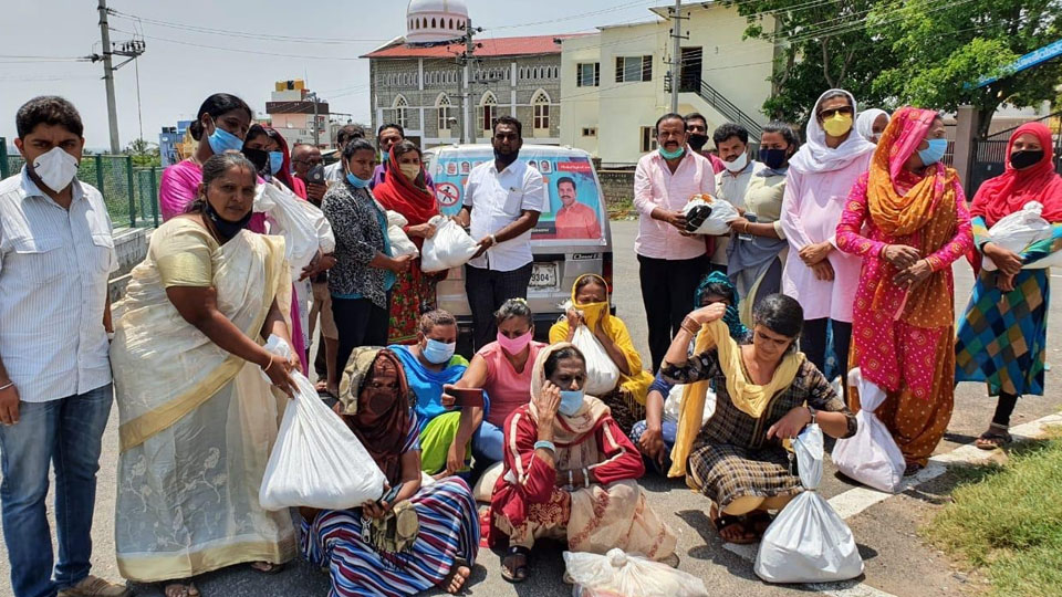 Vijayendra Balaga distributes groceries to transgenders