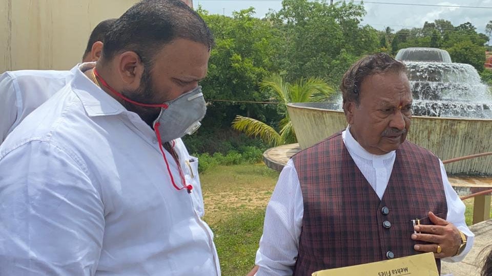 Minister Eshwarappa visits Drinking Water Station at Nanjangud