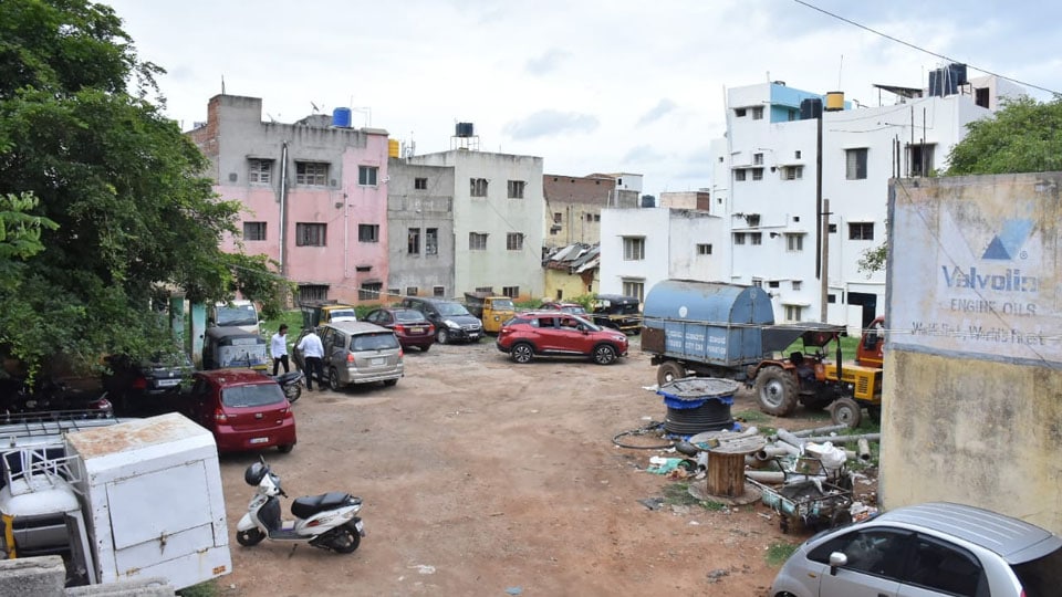Multi-level parking lot at Gaadi Chowk draws flak from citizens