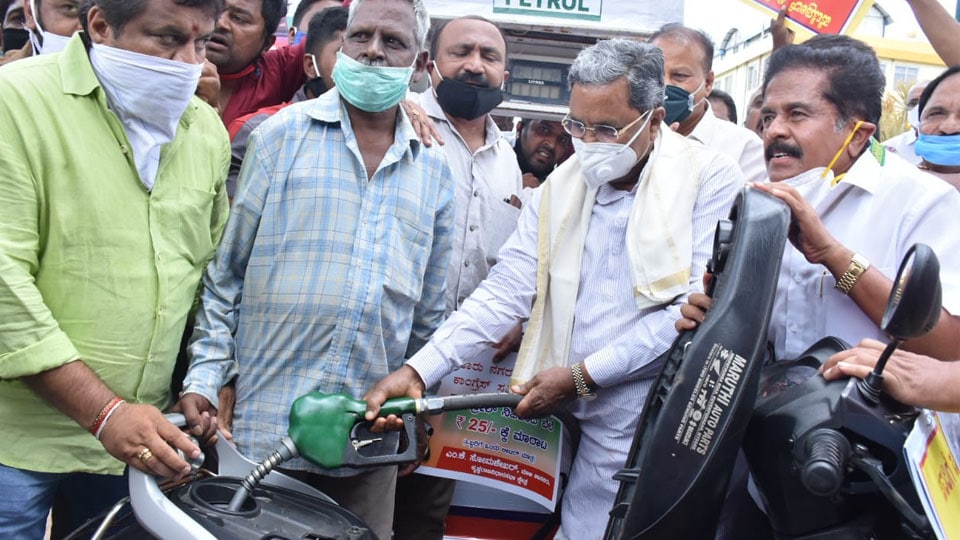 Former CM Siddharamaiah condemns hike in fuel prices