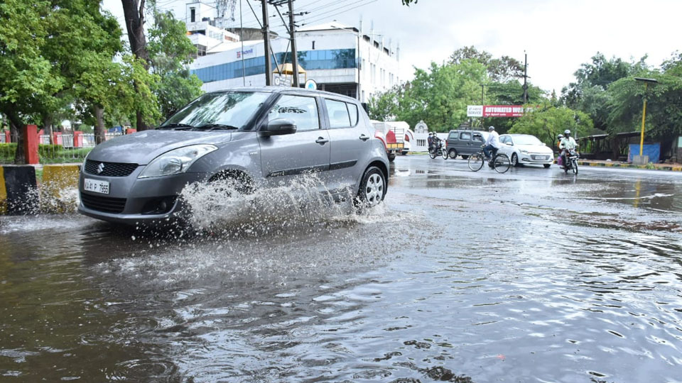 Scattered heavy rainfall lash parts of city