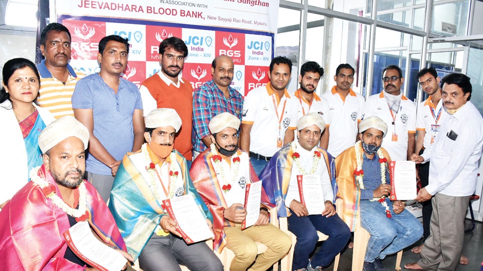 Felicitation to regular donors marks World Blood Donor Day