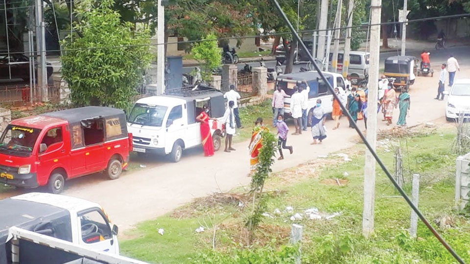 Plea to stop public nuisance near Aadhaar Seva Kendra in Saraswathipuram